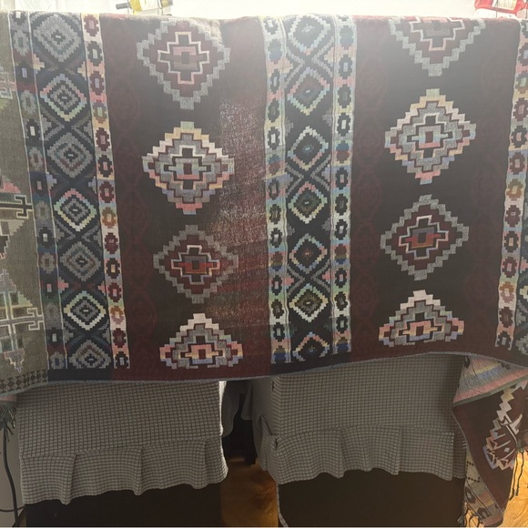 Geometric Patterned shawl - Picture 2 of 5